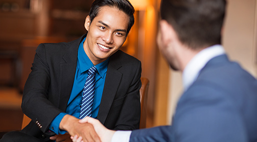 2 business men shaking hands